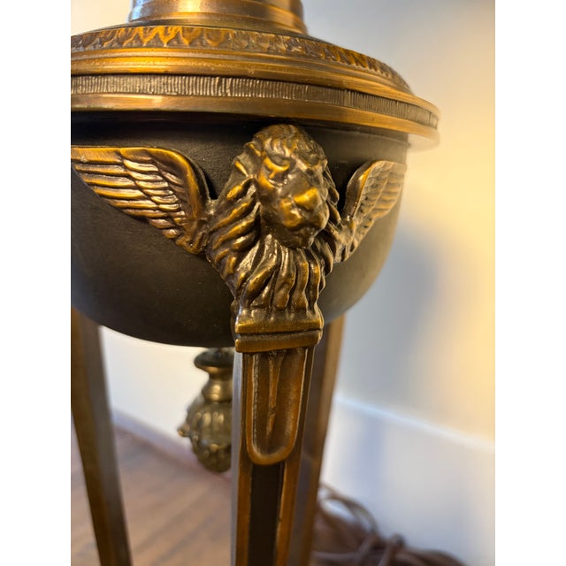 Vintage Neoclassical Hollywood Regency Winged Lion Table Lamp For Sale In Phoenix - Image 6 of 8