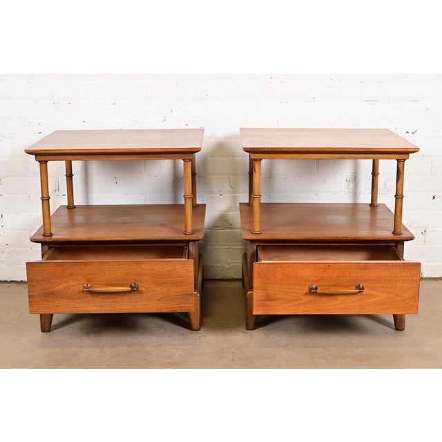 1960s Heritage Henredon Mid-Century Modern Sculpted Walnut Nightstands, Pair For Sale - Image 5 of 16