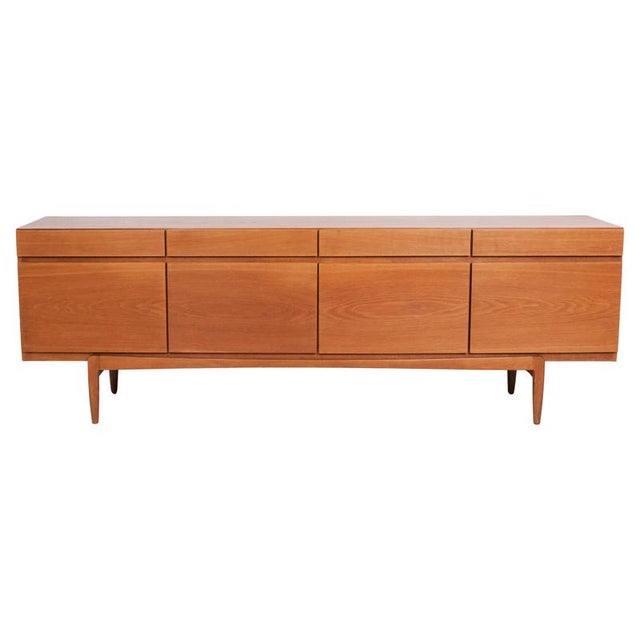 Model FA66 Sideboard in Oak by Ib Kofod-Larsen for Faarup Møbelfabrik, 1960s For Sale - Image 13 of 13