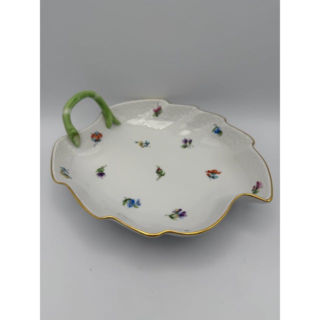This exquisite leaf-shaped bowl comes from the world-renowned hungarian manufacturer herend. It features the popular...