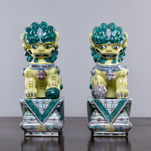 Chinese Pair Mid Century Ceramic Foo Dogs on Base For Sale - Image 3 of 8