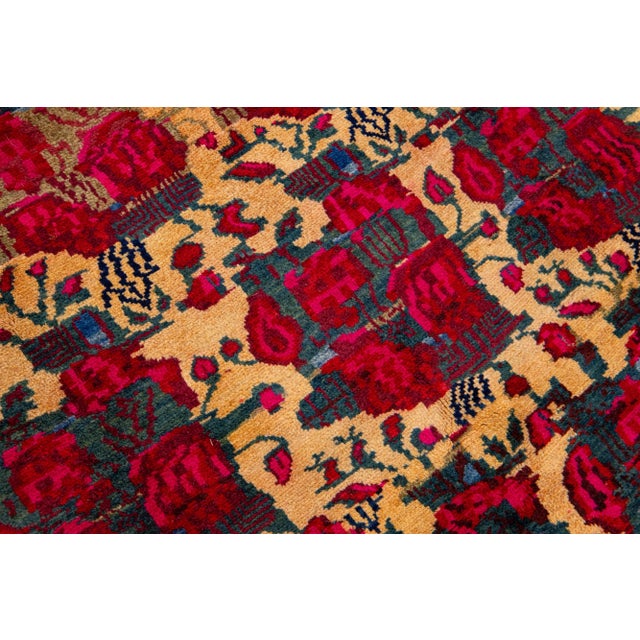 1960s 1960s Vintage Floral Persian Bidjar Handmade Wool Rug in Tan and Red For Sale - Image 5 of 7