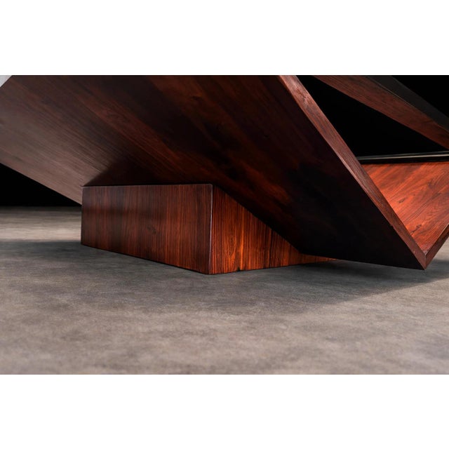Brown Brazilian Modern Coffee Table in Rosewood, Glass & Metal, Attributed to Joaquim Tenreiro, 1960s For Sale - Image 8 of 16