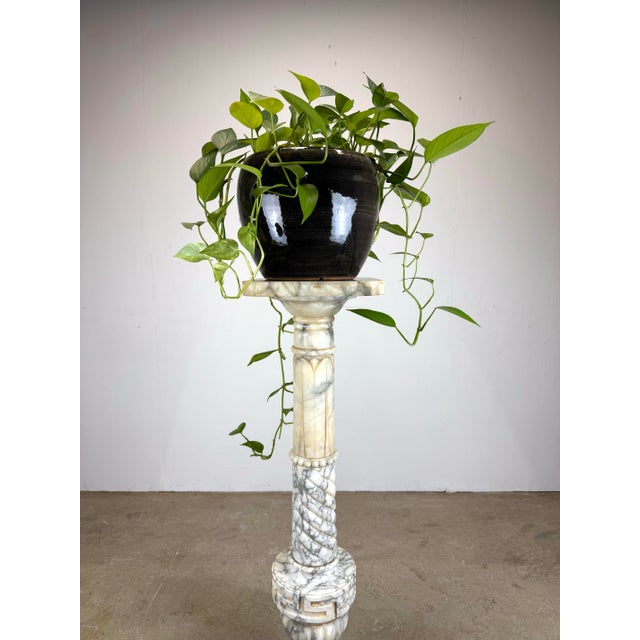 Neoclassical Vintage Italian Neoclassical White / Gray Marble Pedestal / Column For Sale - Image 3 of 11