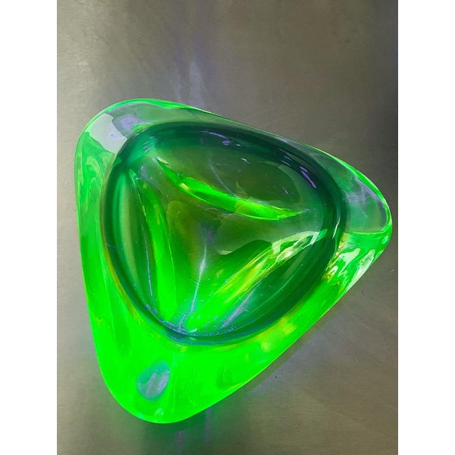 Uranium Murano Glass Centrepiece from Arte Nuova Murano, 1960s For Sale - Image 4 of 5