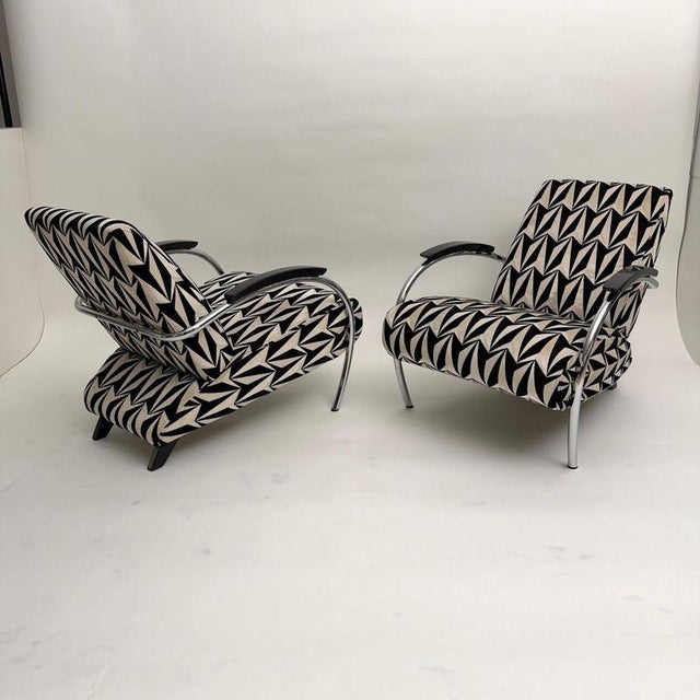 The '5470 lotus' armchair was designed in 1989 by jan de bouvrie for gelderland and has been a timeless classic in the...