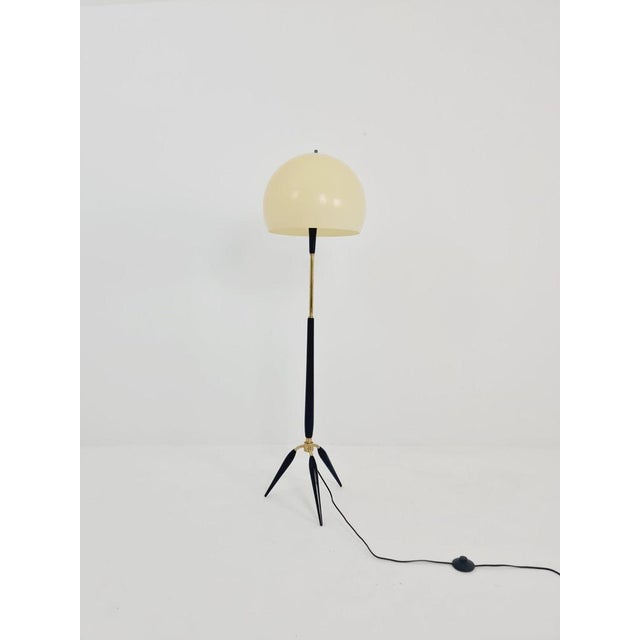 Space Age Italian Tripod Floor Lamp in Metal and Plastic, 1960s For Sale - Image 11 of 11