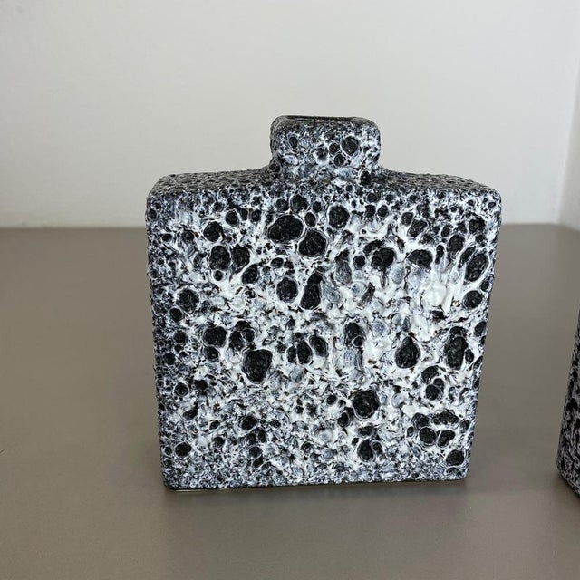 Pottery Fat Lava Cubic Vases in Black-White from Jopeko, Germany, 1970s, Set of 2 For Sale - Image 4 of 18