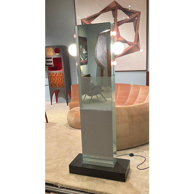 Rare miroir totem, modèle Shibam 2, par Ettore Sottsass pour Glas Italia, Italie 2000. A tribute to the iconic towers of...