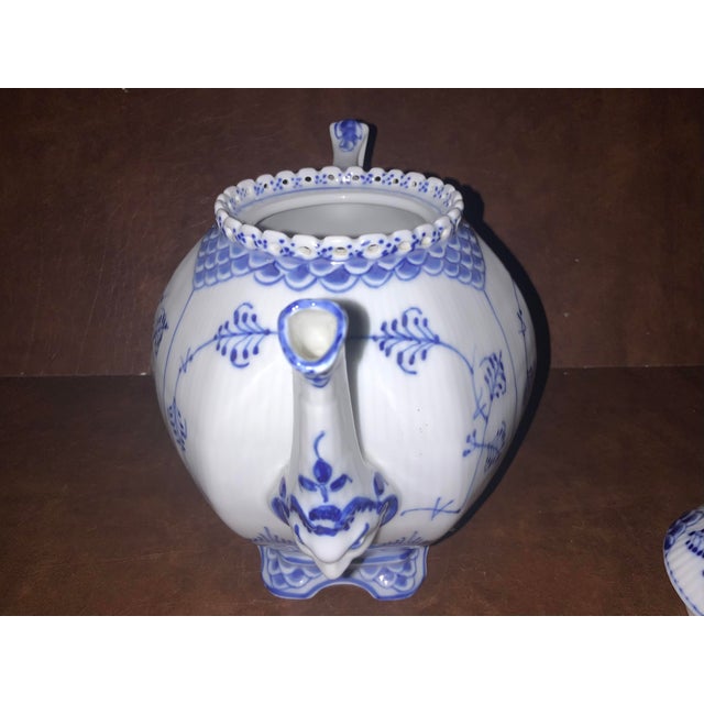 Traditional 1960s Royal Copenhagen Blue Fluted Full Lace Tea Pot 1119 For Sale - Image 3 of 6
