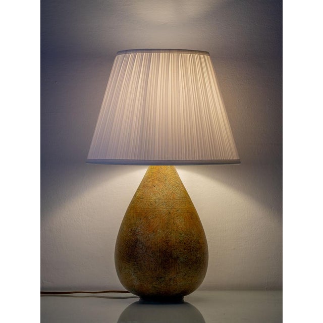 1970s French Modern Organic Sgraffito Ceramic Table Lamp from La Grange aux Potiers, France, 1960s For Sale - Image 5 of 17