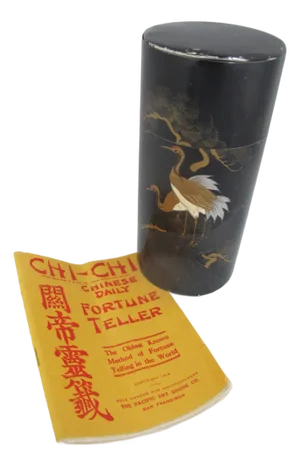 Chinese Chi Chi Fortune Teller in Japanese Gold Crane Lacquer Caddy Box