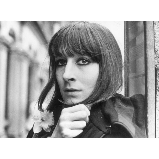 Anjelica Huston 26th April 1971: Film actress Anjelica Huston with a daffodil in her buttonhole. (Photo by Evening...