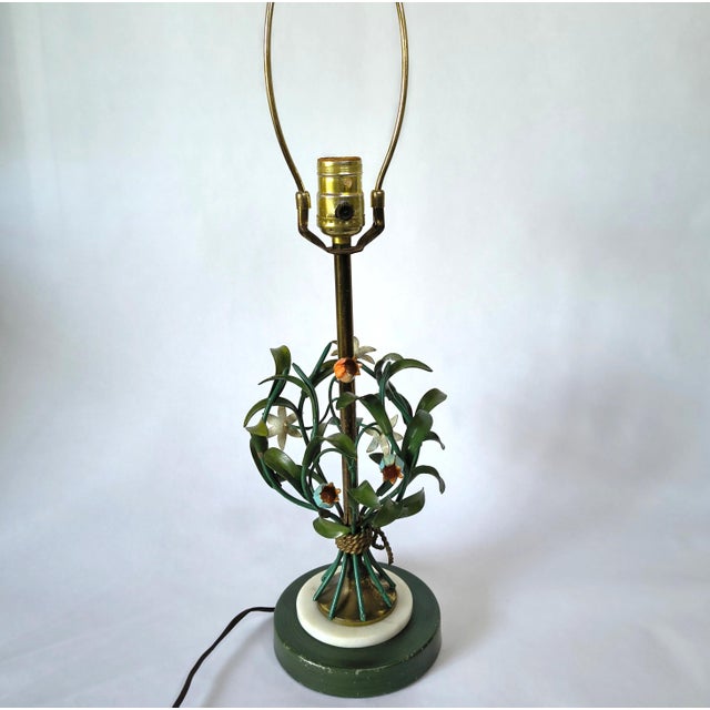 Metal 1950s Mid Century Modern Italian Tole Floral Table Lamp For Sale - Image 7 of 14