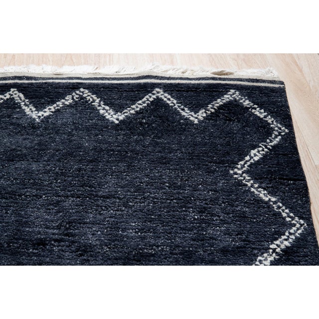 10x14 Talia Moroccan Charcoal Classic Diamond Modern Handknotted Wool Carpet Rug For Sale In New York - Image 6 of 8