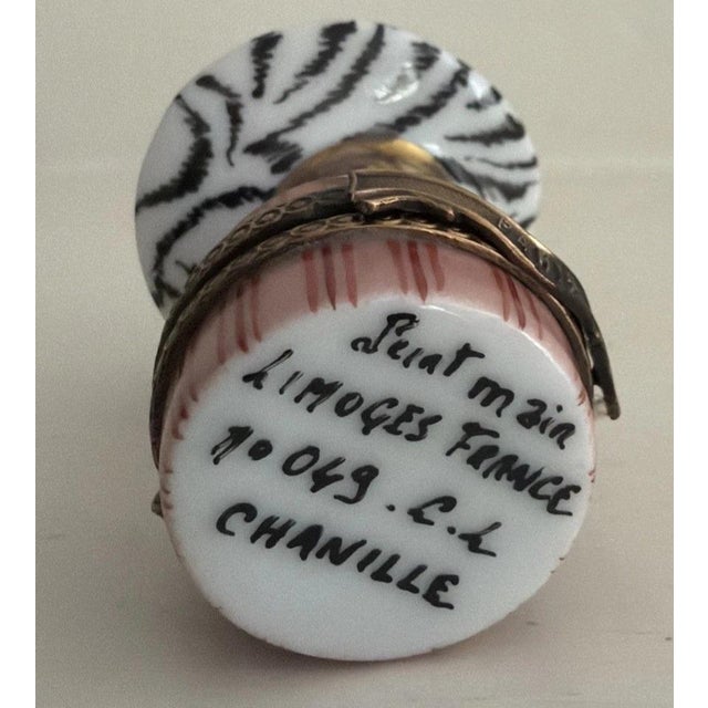 1990s Lovely Chanille Limoges Trinket Box Chapeaux De Paris Rose / Pink with a zebra print (Retired) For Sale - Image 5 of 5
