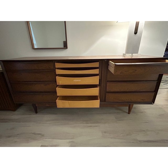Vintage Mid-Century Modern Rosewood Dresser / Credenza – 1960s Danish Style For Sale - Image 4 of 11