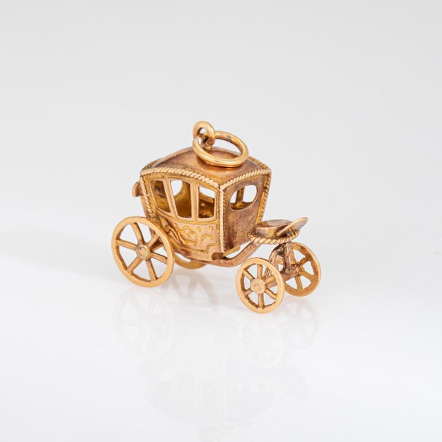 Vintage Portuguese Carriage Charm 19k Yellow Gold Pendant Fine Jewelry For Sale - Image 4 of 7