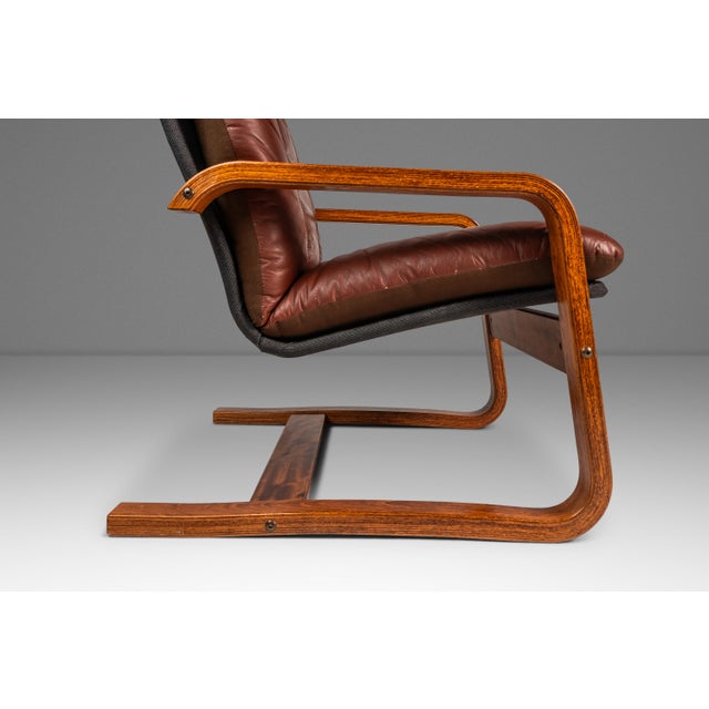 Set of Two (2) Scandinavian Modern Bentwood Lounge Chairs in the Manner of Ingmar Relling, Scandinavia, C. 1980s For Sale - Image 10 of 18