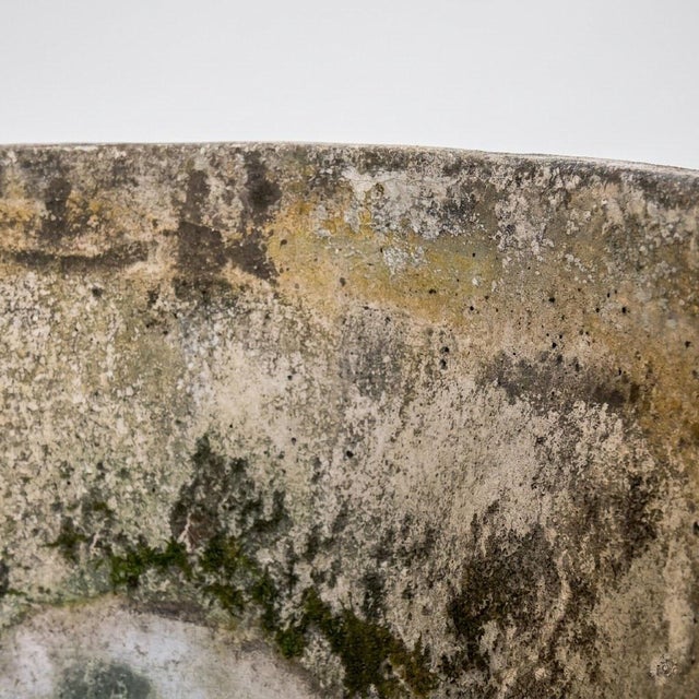 A substantial Medici-style garden basin in reconstituted stone, offering a striking decorative presence and a natural...
