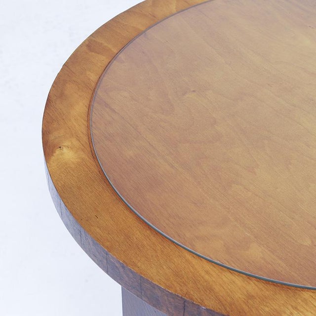 Decoratively shaped Art Deco side table from the 1930s with an elegant oak base. The tabletops are finished in burl walnut...