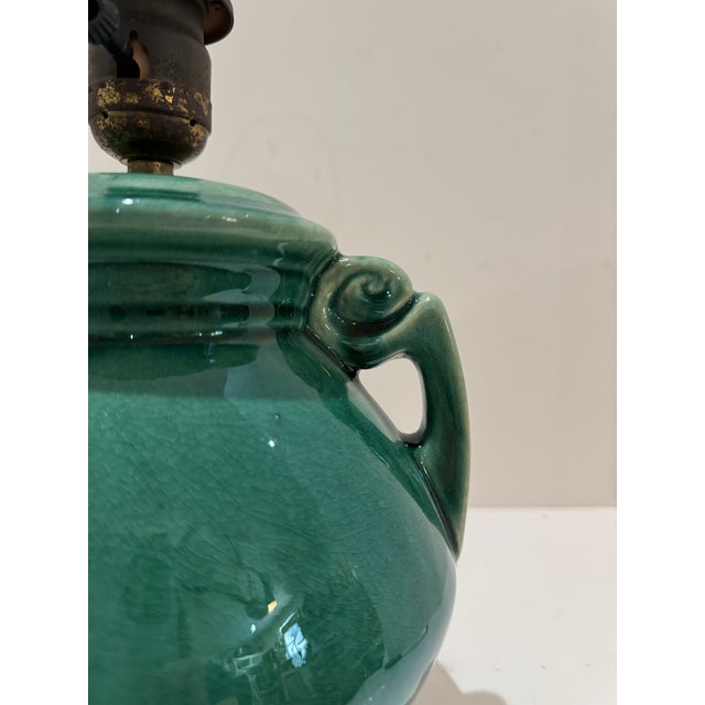 American Vintage Rustic Green Crackle Glaze Ceramic Lamp With Scroll Handles – Mid-Century Pottery Base, 16” For Sale - Image 3 of 9