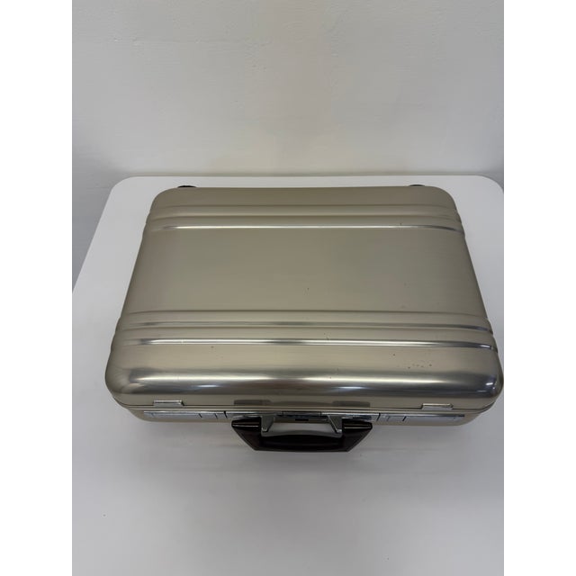 Zero Halliburton Aluminum Body Attache Briefcase, 1970s For Sale In Miami - Image 6 of 15