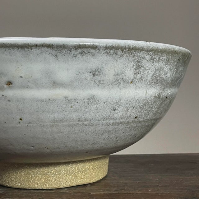 1980s 1980s Large Vintage Minimalist Footed Shino Glazed Grayish White Stoneware Bowl For Sale - Image 5 of 8