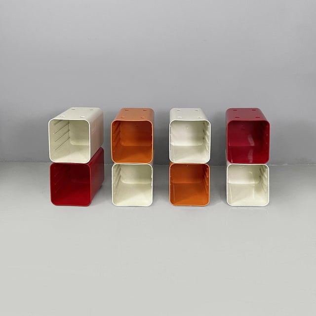 1970s Space Age Italian Red, Orange, and White Plastic Magazine Rack from Aramis, 1970s, Set of 8 For Sale - Image 5 of 18