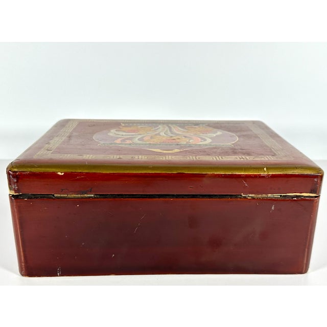 Mid 20th Century Art Nouveau Red Lacquered Floral Box: Japanese Antique, Made in Japan For Sale - Image 5 of 10