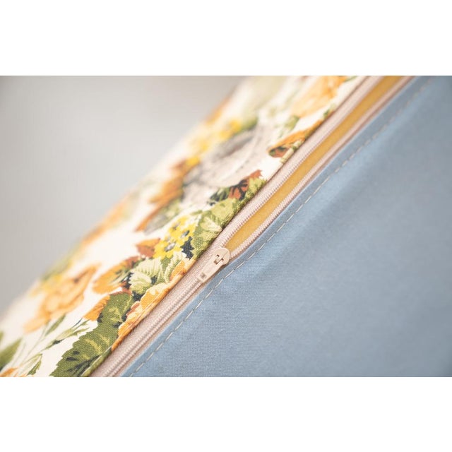 2-Seater Sofa in Floral Fabric, Wooden Structure, Plastic and Wooden Feet, 1970s For Sale - Image 3 of 18