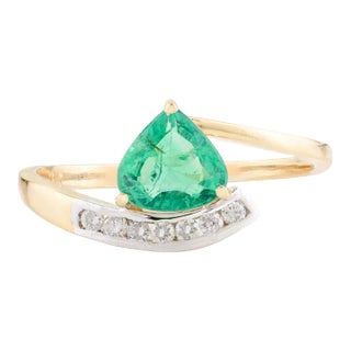 Green Emerald & Diamond Wedding Ring Size 6.5 For Sale