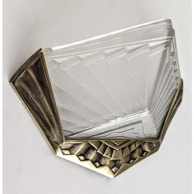 A single French Art Deco wall sconce signed by E J G ( signature shown on the last image). Clear frosted molded glass...
