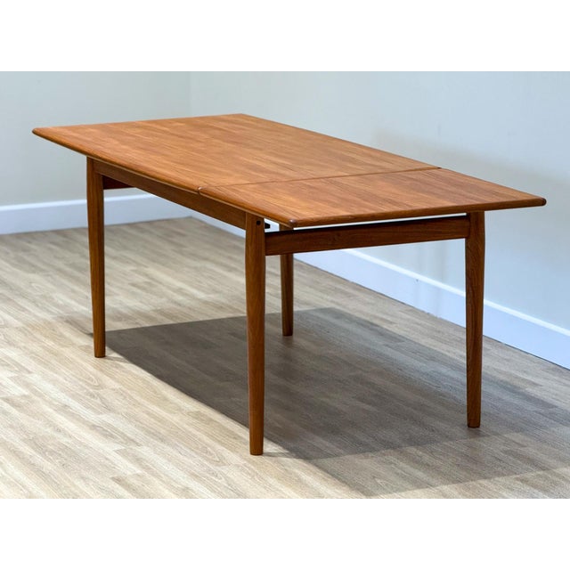 Mid-Century Modern Danish Teak Extending Dining Table by Johannes Andersen for Heals, 1960s For Sale - Image 16 of 17
