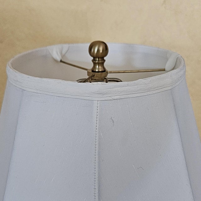 Mid 20th Century Vintage Blue Porcelain Urn Lamp With Brass Base - Hollywood Regency For Sale - Image 5 of 18