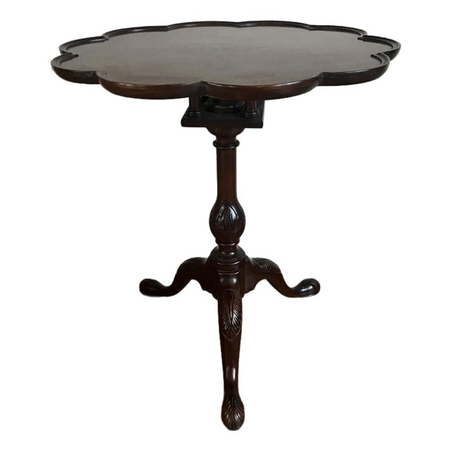 1980s Baker Grand Furniture Chippendale Mahogany Piecrust Tilt-Top Tea Table For Sale