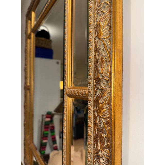 Late 20th Century The Bombay Company Venetian Gold Carved Belved Mirror For Sale - Image 10 of 12