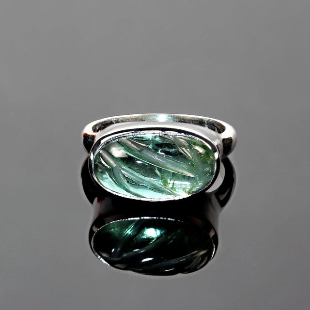 2020s Carved Green Tourmaline and Sterling Silver Ring Size 7.75 For Sale - Image 5 of 7