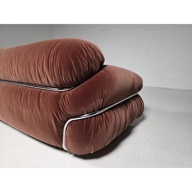 Metal Sesann Sofa in Dusty Pink by Gianfranco Frattini for Cassina, 1970s For Sale - Image 7 of 12