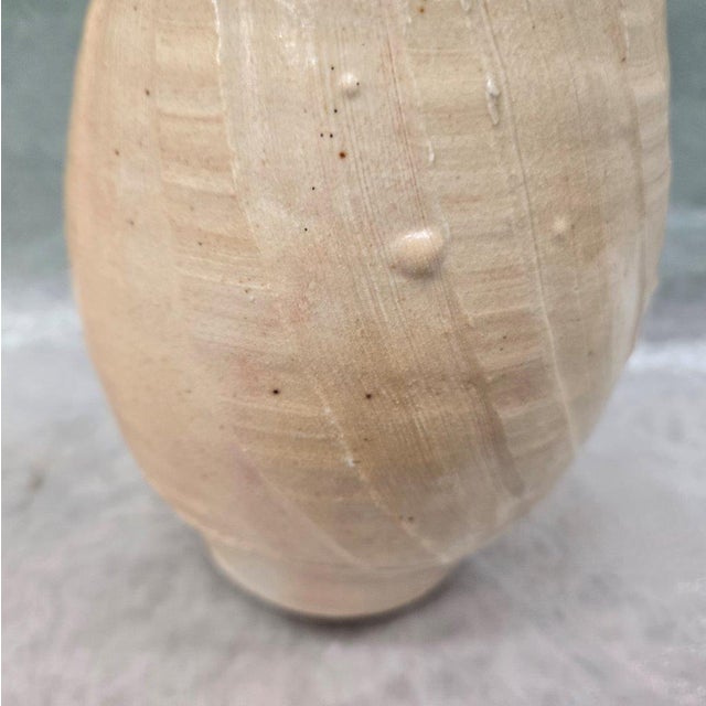 Mid-Century Modern Bringle Signed Vintage Tan Pottery Flower and Feather Vase, 2001 For Sale - Image 3 of 6