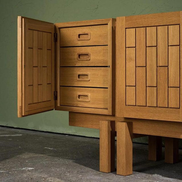 Wood Brutalist Sideboard with Geometric Details in Oak, France, 1980s For Sale - Image 7 of 17