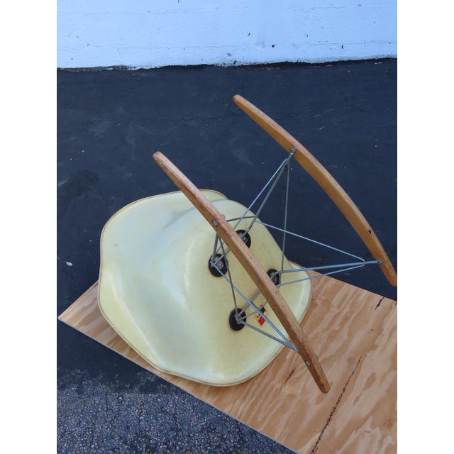 Wood Herman Miller Eames Fiberglass Shell Rocking Chair 1960s Parchment Color 6641 For Sale - Image 7 of 18