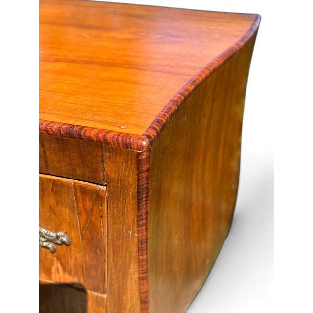 Early 20th Century Louis XV Style Figured Wood Serpentine Two-Drawer Chest For Sale In Los Angeles - Image 6 of 8