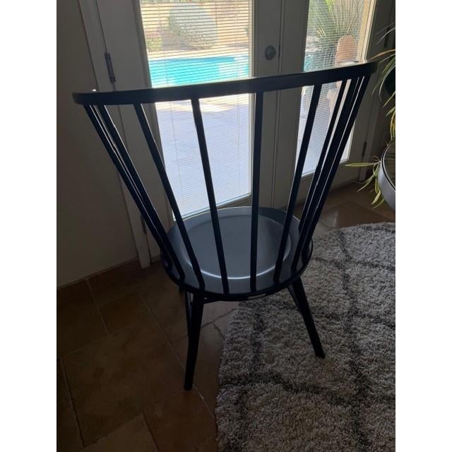 Mid-Century Modern Eight Solid Hardwood Windsor High-Backed Black Dining Chairs Designed by Paola Navone for Crate & Barrel For Sale - Image 3 of 7