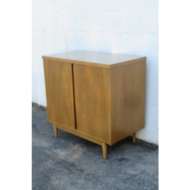 Mid-Century Modern Mid Century Modern Server Buffet Tv Storage Cabinet 6279 For Sale - Image 3 of 18