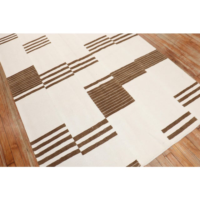 Contemporary White and Brown Modern Turkish Kilim Flatweave - 4'10" x 8'1" For Sale - Image 3 of 5