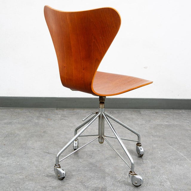 Fritz Hansen Mid Century Modern Task Chair 7 # 3117 Office Teak Arne Jacobsen Fritz Hansen For Sale - Image 4 of 10