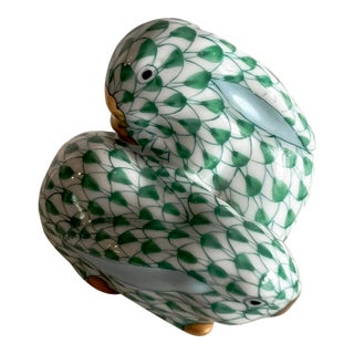 Herend Hand-Painted Green Fishnet Bunny Couple Figurine, Hungary, Late 20th Century For Sale