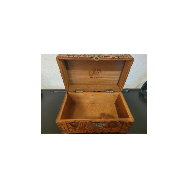 Mid-20th Century Chinese Carved Camphorwood Nested Boxes (Set of 3) by Hung Hop Chests Co. For Sale - Image 4 of 18