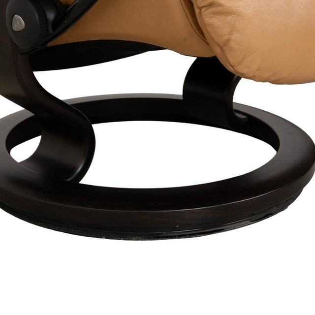 Reno Leather Recliner Chair with Ottoman from Stressless For Sale - Image 5 of 15